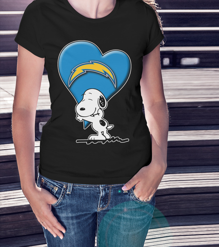 Snp V1 Los Angeles Chargers Snoopy Hugging Heart T-Shirt