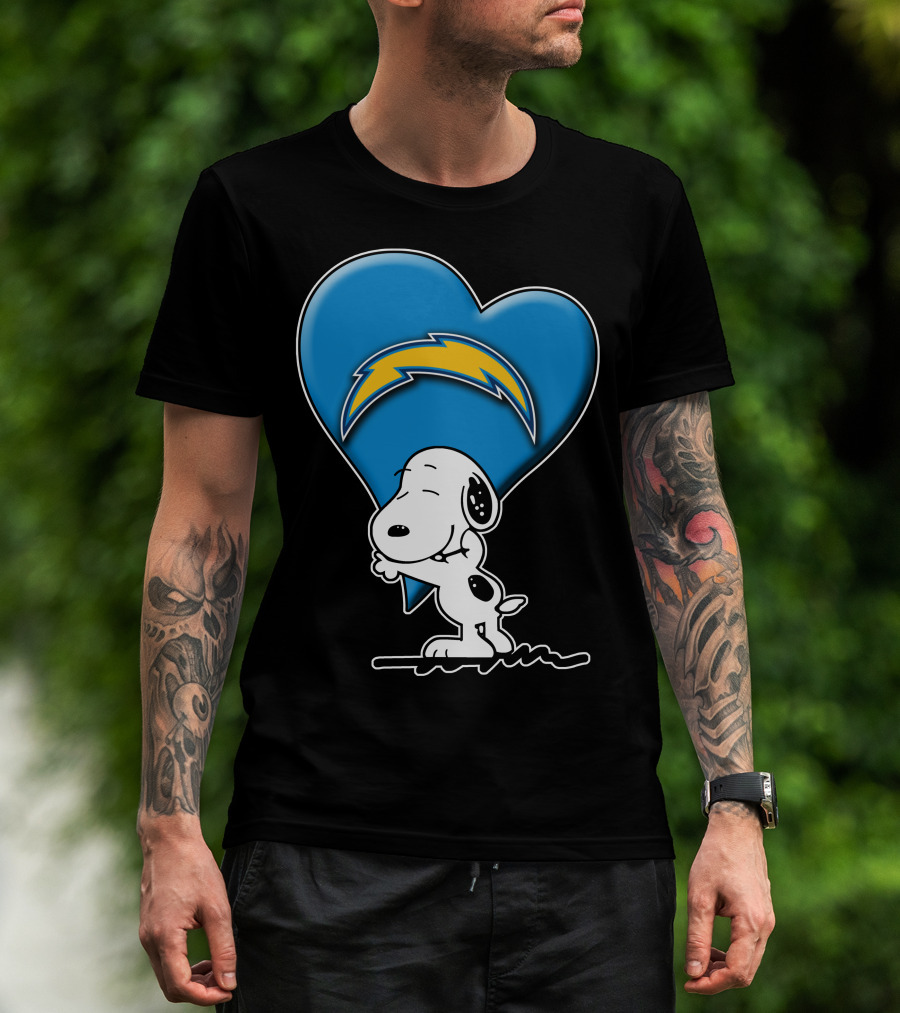 Snp V1 Los Angeles Chargers Snoopy Hugging Heart T-Shirt