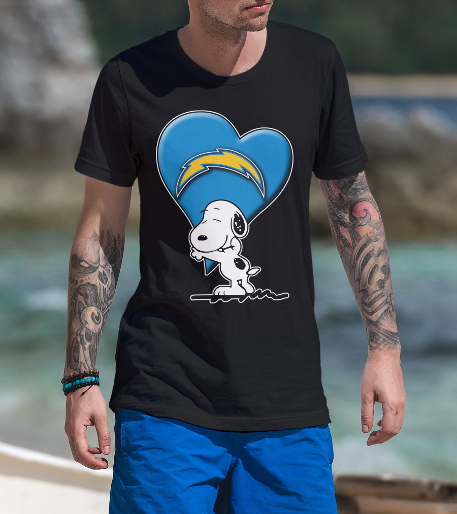 Snp V1 Los Angeles Chargers Snoopy Hugging Heart T-Shirt