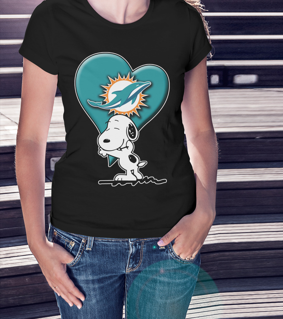Snp V1 Snoopy Miami Dolphins Heart Hug T-Shirt