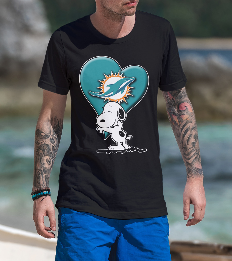 Snp V1 Snoopy Miami Dolphins Heart Hug T-Shirt