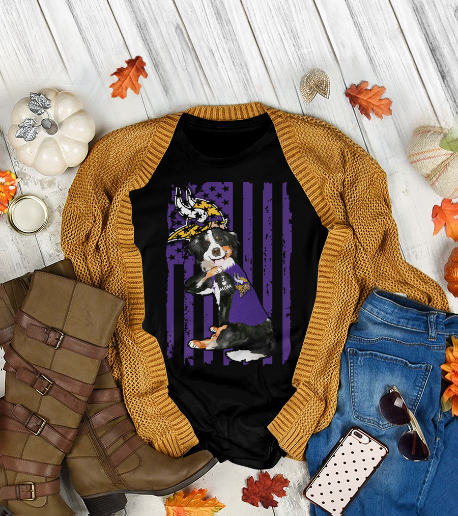 I Love Mom Border Collie with Minnesota Vikings Flag Background T-Shirt