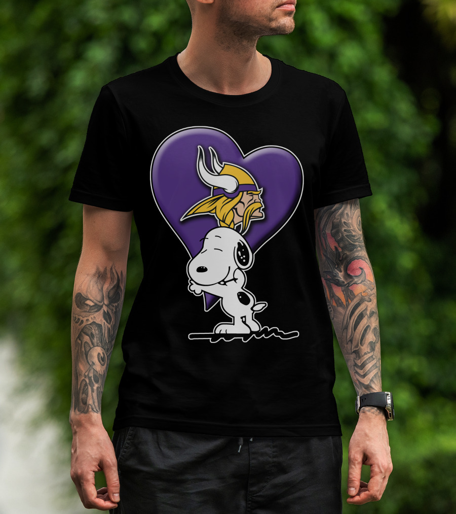 Snoopy Hugging Heart Minnesota Vikings T-Shirt