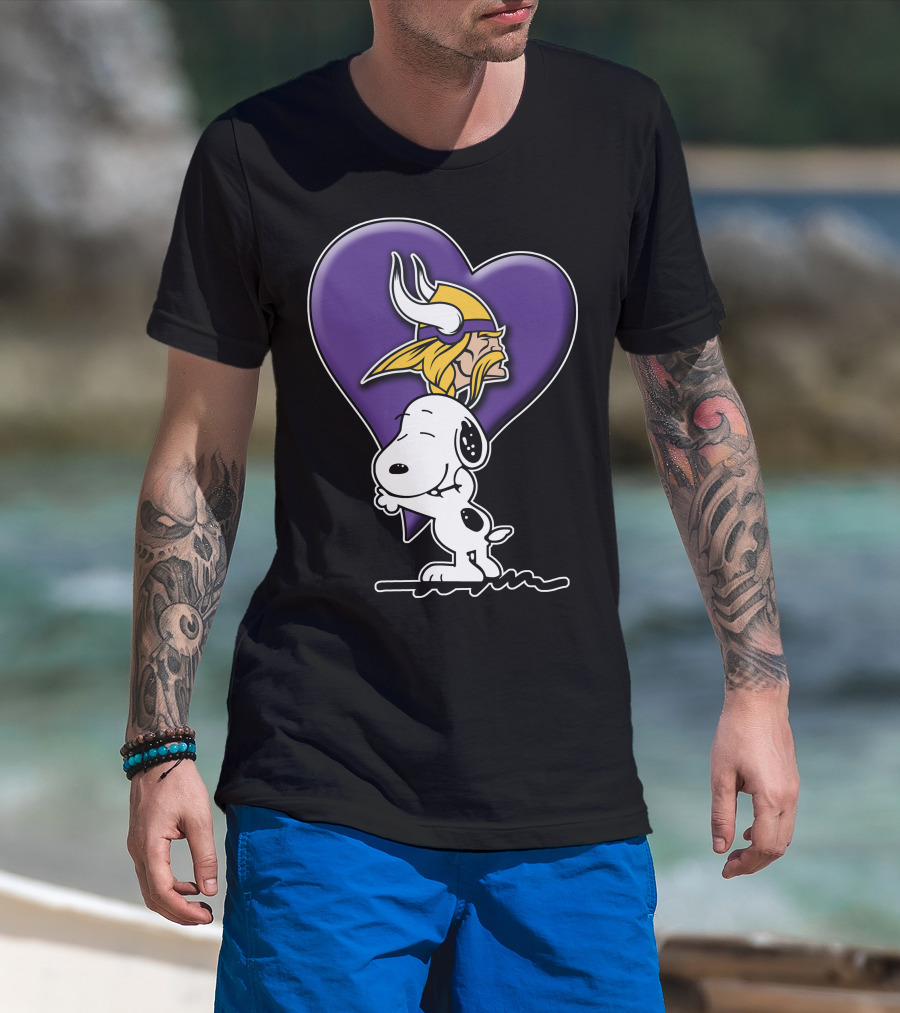 Snoopy Hugging Heart Minnesota Vikings T-Shirt