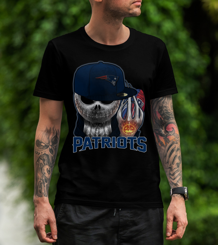 Jackskull New England Patriots Skull Football Fan T-Shirt