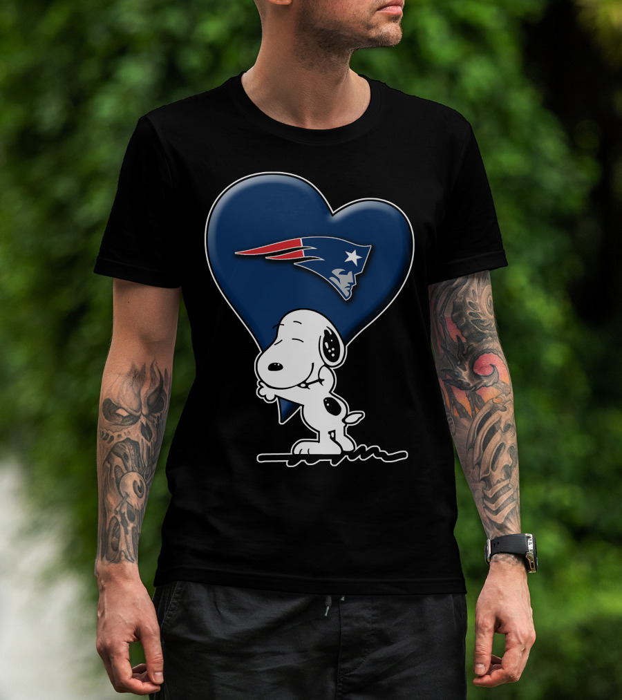 Snoopy Heart Hugging New England Patriots T-Shirt