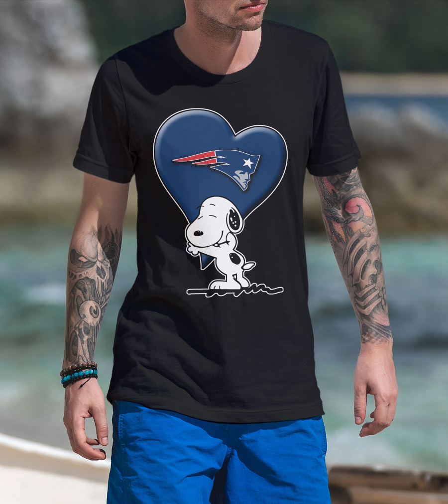 Snoopy Heart Hugging New England Patriots T-Shirt