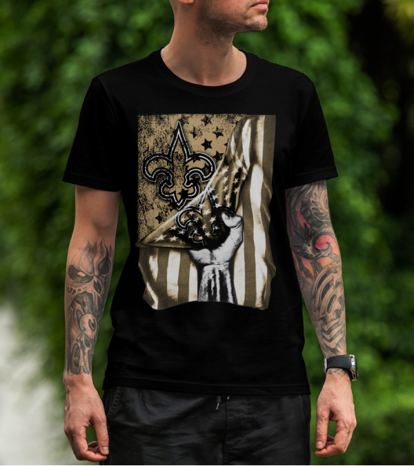 Flag New Orleans Saints Fleur-De-Lis Stars And Stripes Hand Pulling Black And Gold T-Shirt