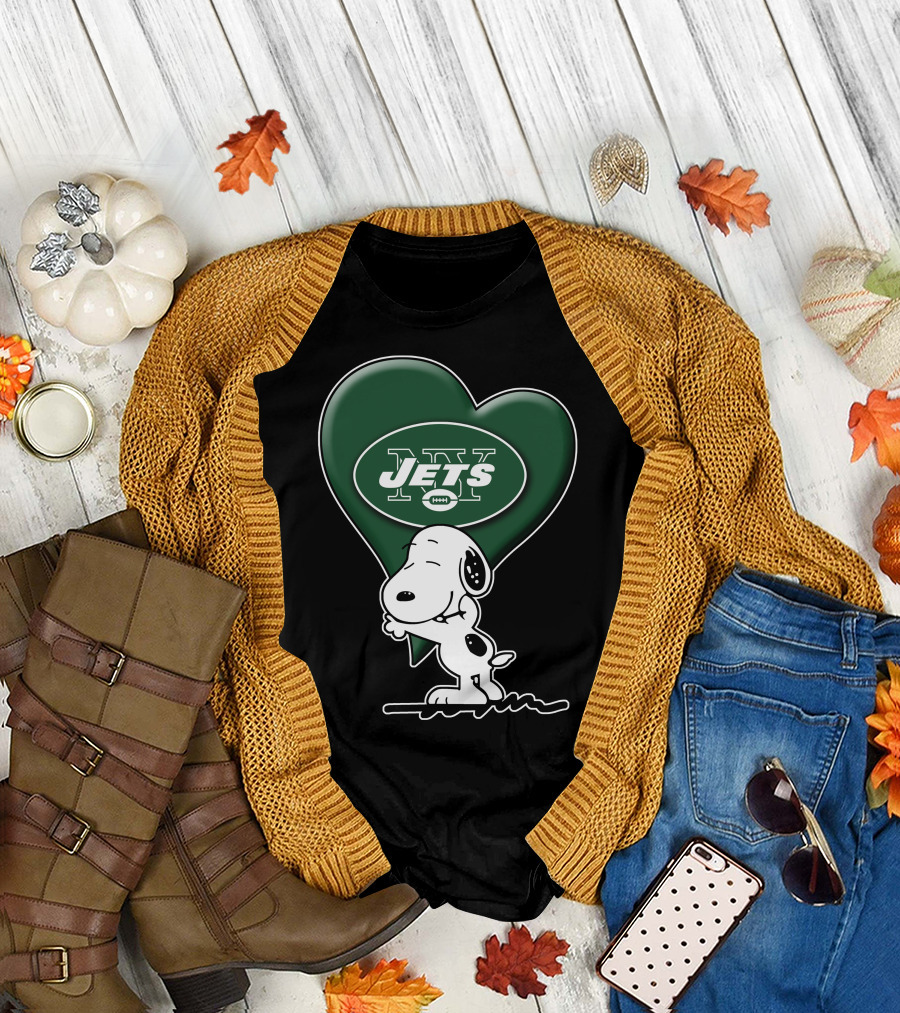 Snoopy Holding Heart Shaped New York Jets T-Shirt
