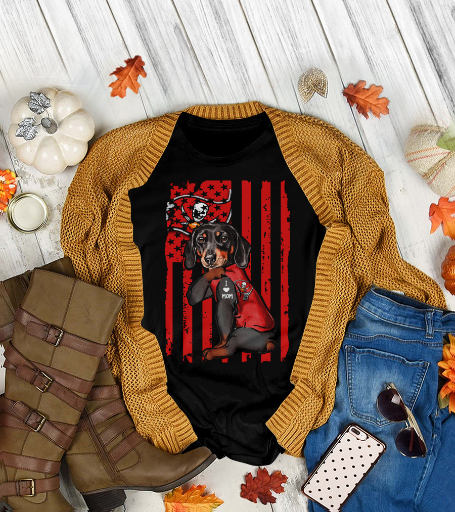 Dachshund I Love Mom Tampa Bay Buccaneers T-Shirt