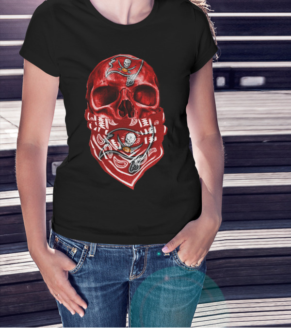 Skull V5 Tampa Bay Buccaneers Bandana Pirate Flag T-Shirt