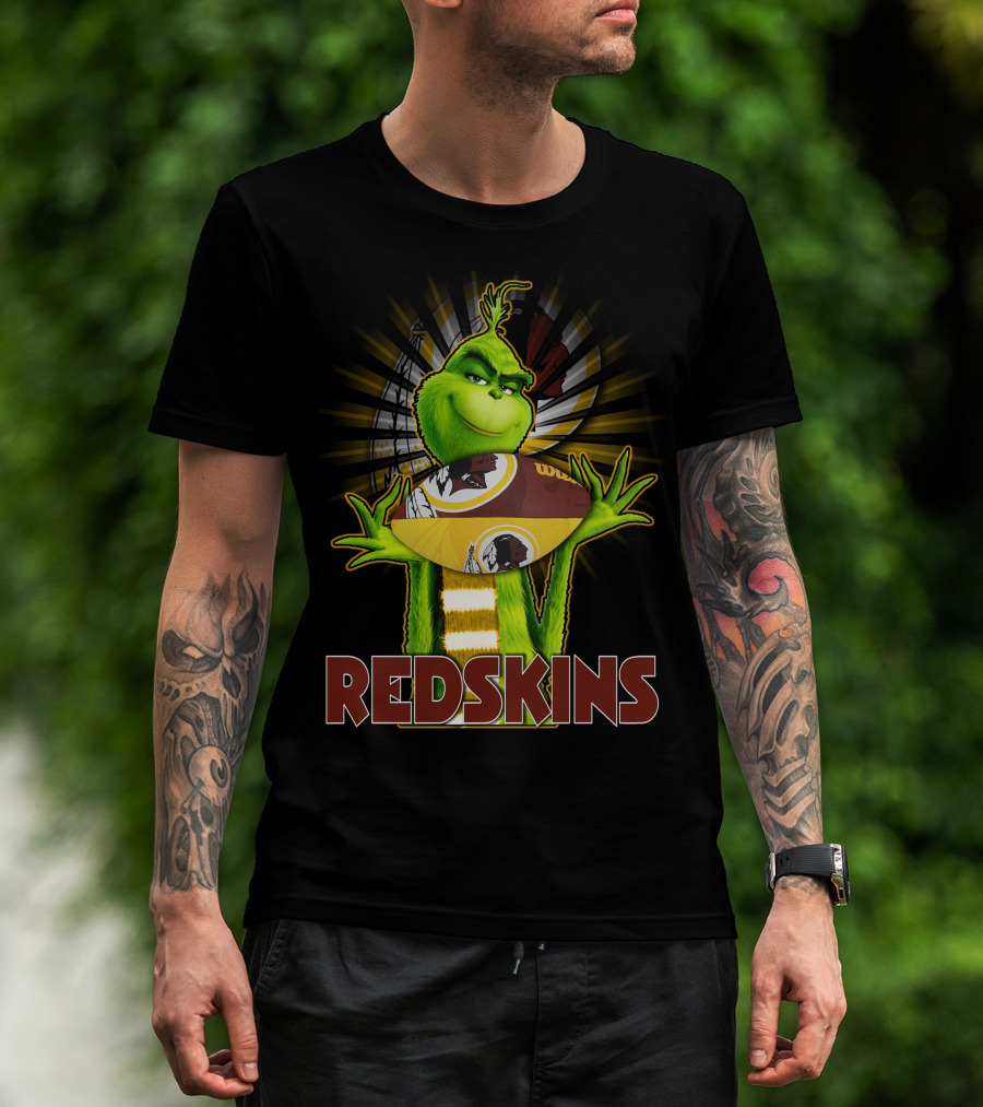 Grinch Holding Washington Redskins Football T-Shirt