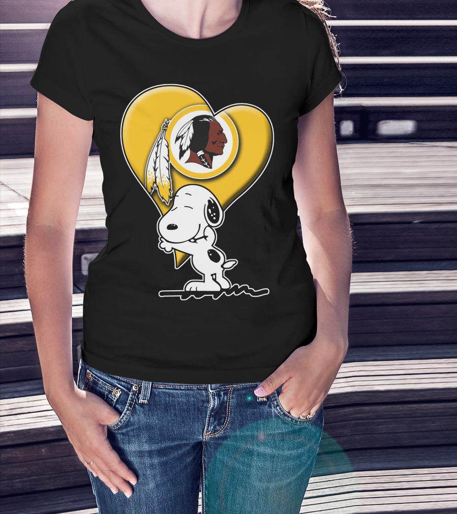 Snoopy Hugging Heart Washington Redskins T-Shirt