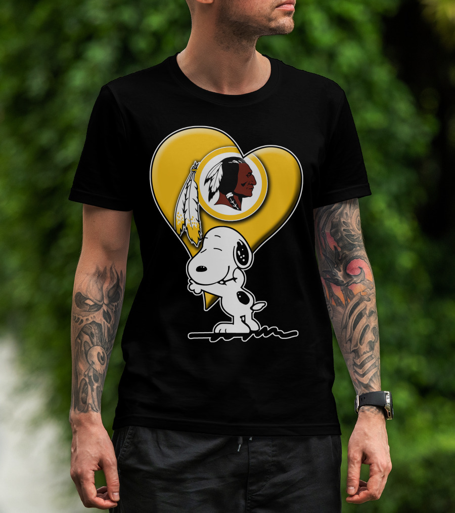 Snoopy Hugging Heart Washington Redskins T-Shirt