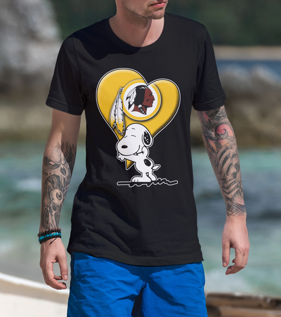 Snoopy Hugging Heart Washington Redskins T-Shirt