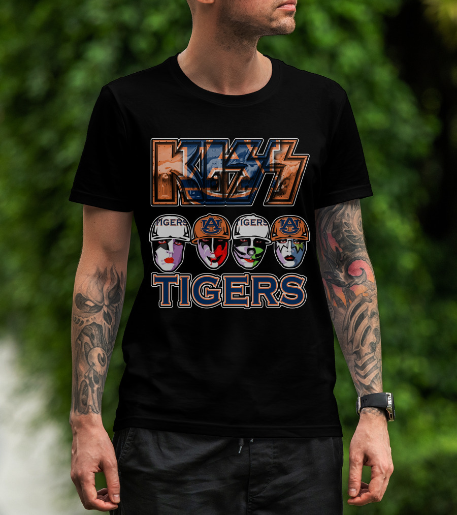 Kiss Auburn Tigers Fan Art With Painted Faces And Team Hats T-Shirt