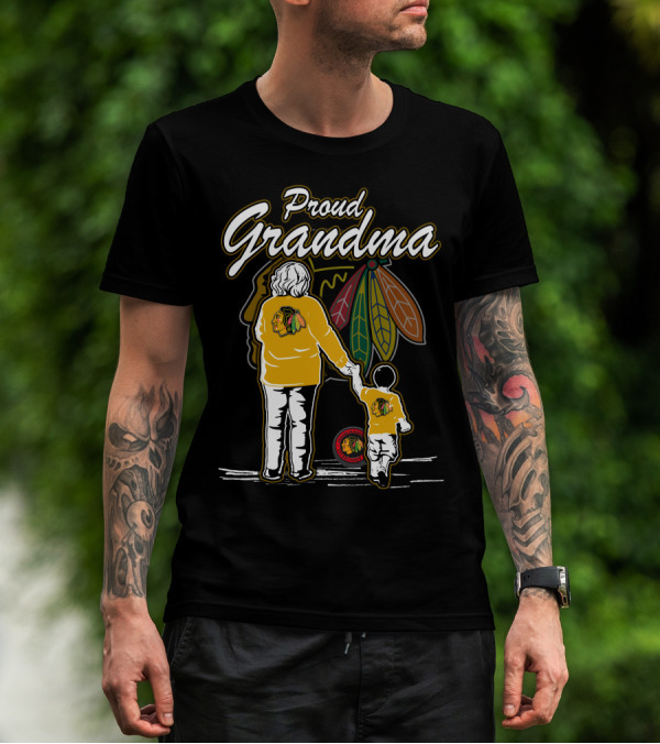 Proud Grandma Chicago Blackhawks Family Holding Hands T-Shirt