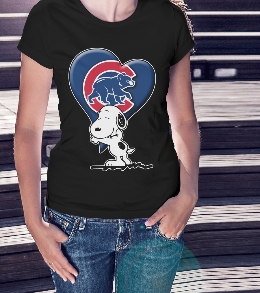 Snp V1 Chicago Cubs Snoopy Heart Hug T-Shirt