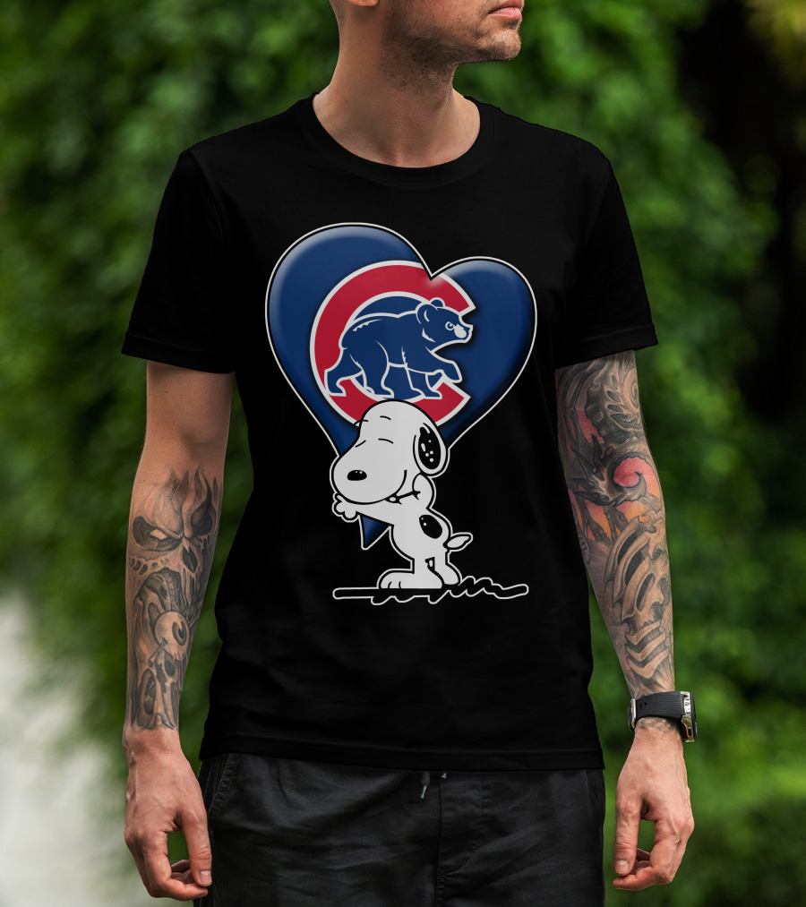 Snp V1 Chicago Cubs Snoopy Heart Hug T-Shirt