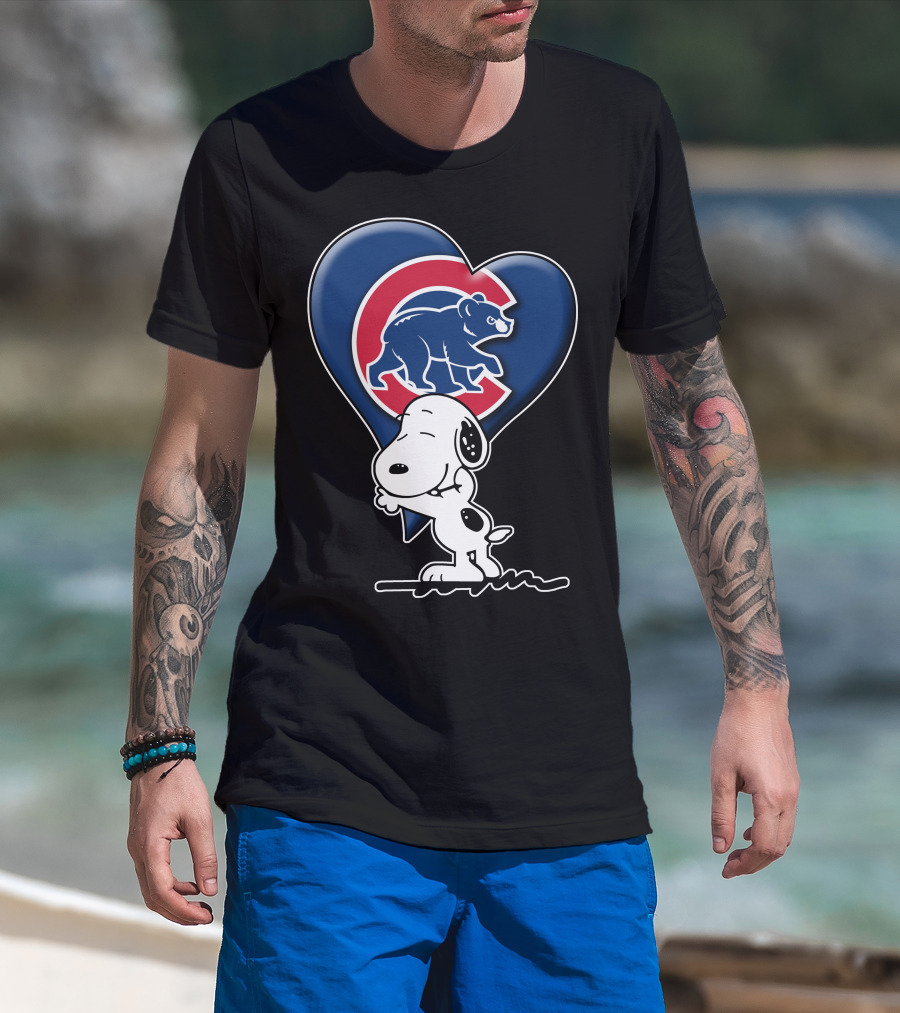 Snp V1 Chicago Cubs Snoopy Heart Hug T-Shirt