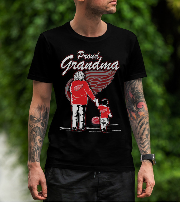 Proud Grandma Detroit Red Wings Family Bonding Winged Wheel Fans T-Shirt