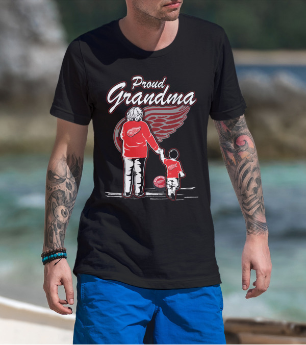 Proud Grandma Detroit Red Wings Family Bonding Winged Wheel Fans T-Shirt