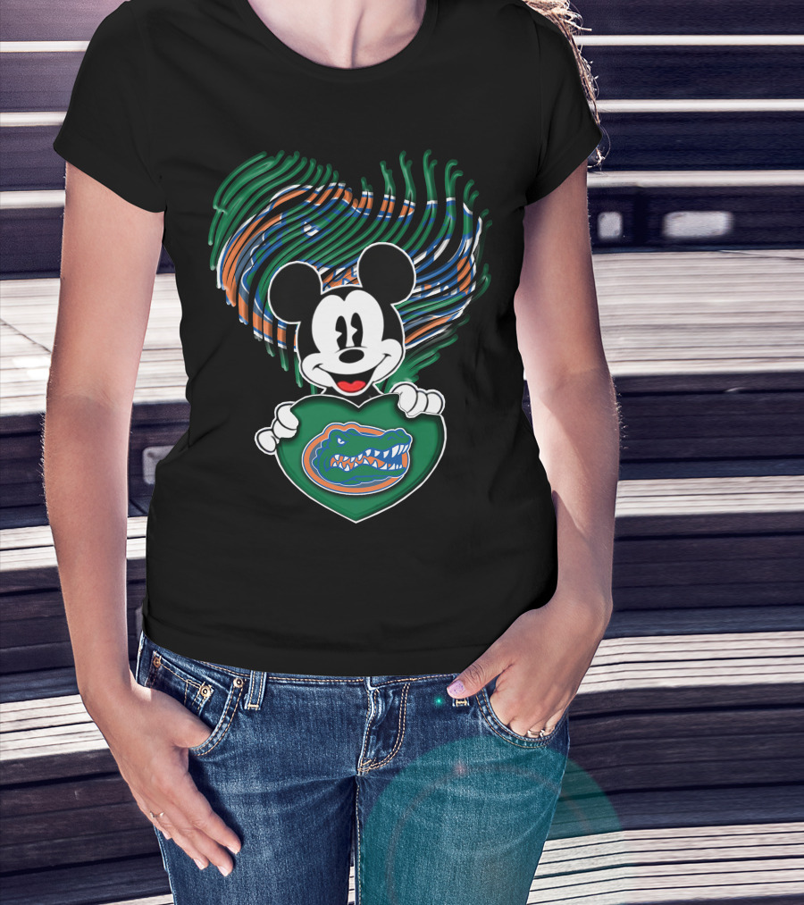 Mickey Mouse Holding Heart With Florida Gators T-Shirt