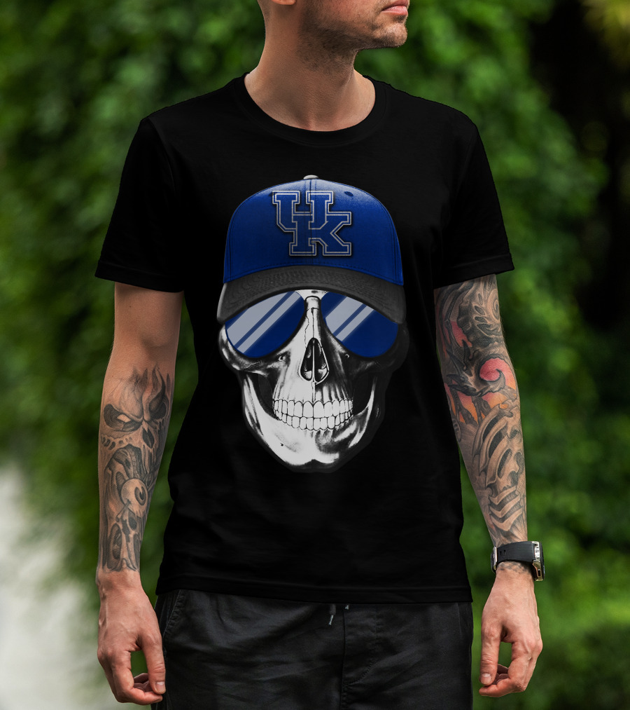 Skull With Kentucky Wildcats Cap And Reflective Sunglasses T-Shirt
