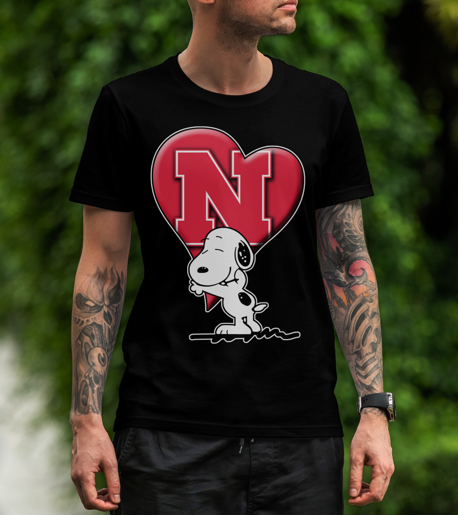 Snp V1 Nebraska Cornhuskers Snoopy Hugging Red Heart N T-Shirt