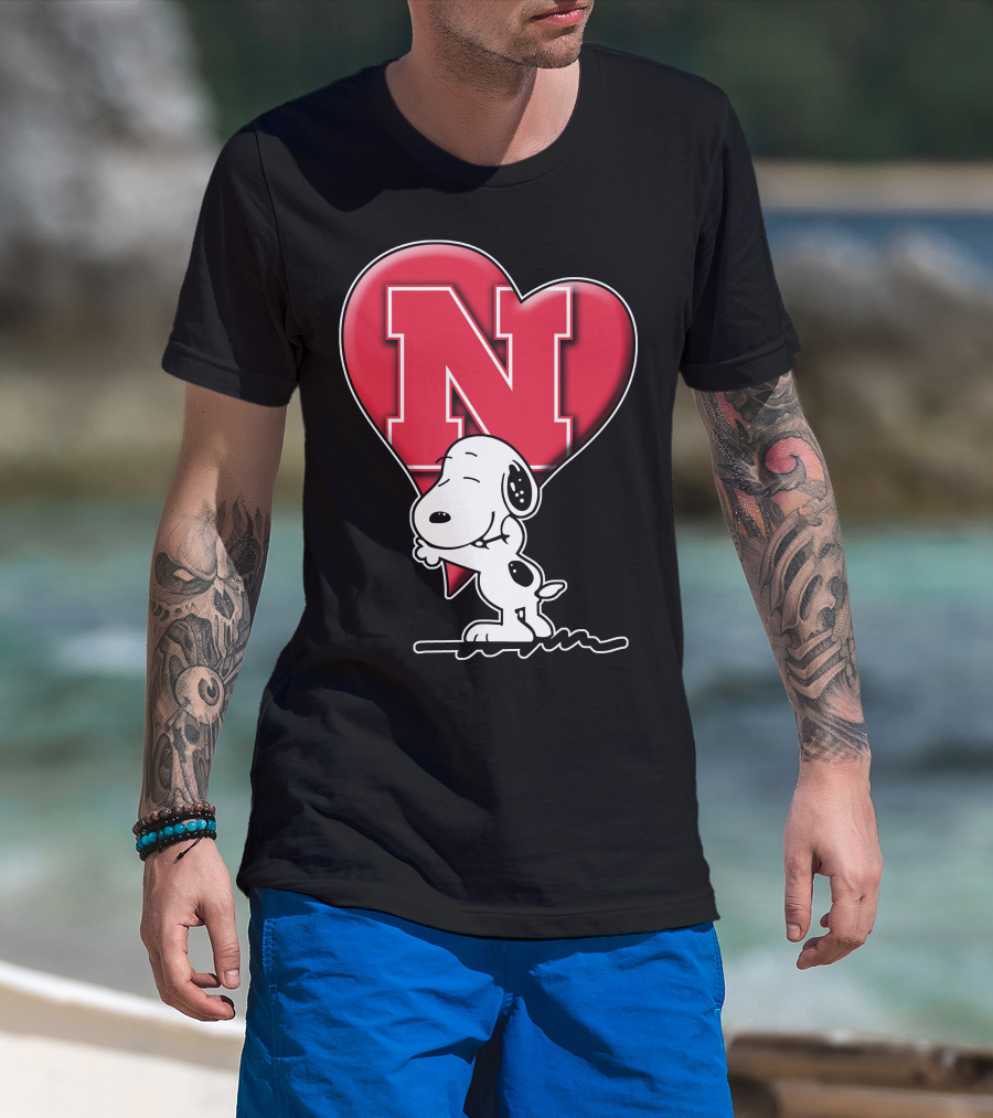 Snp V1 Nebraska Cornhuskers Snoopy Hugging Red Heart N T-Shirt