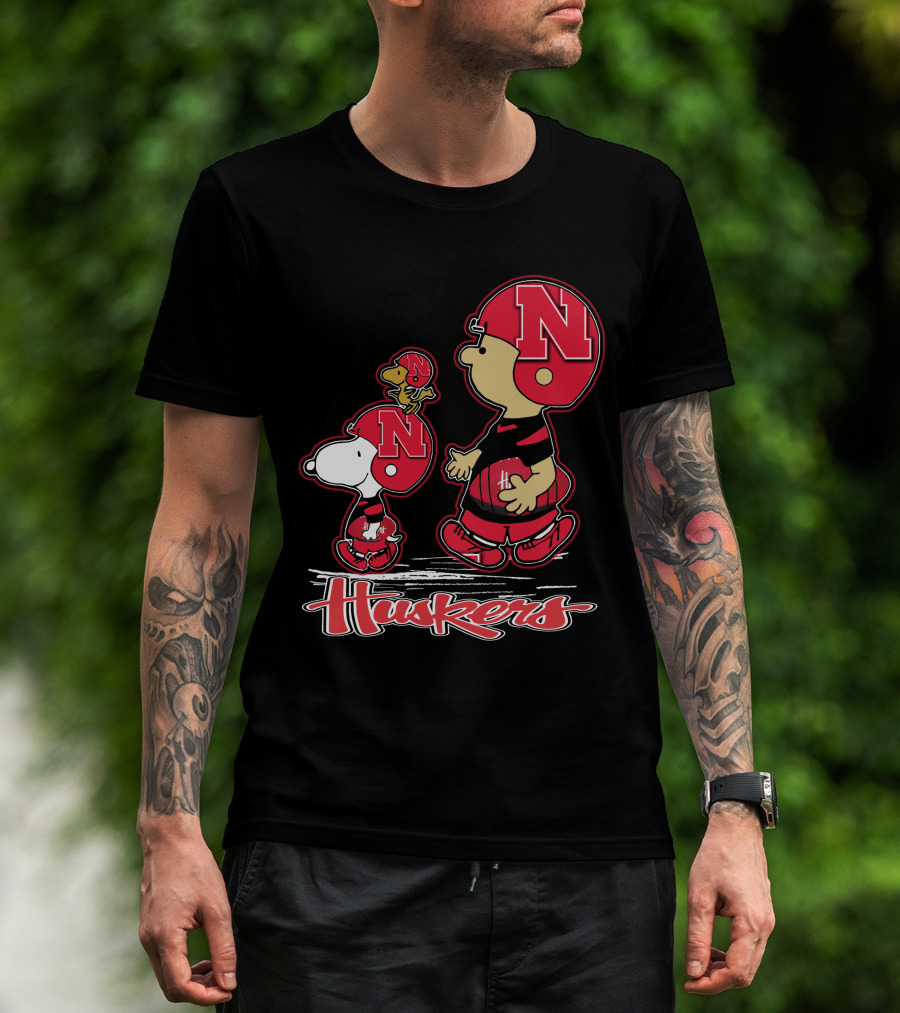 Snpfootball Nebraska Cornhuskers Huskers Charlie Brown Snoopy Woodstock Football Helmets T-Shirt