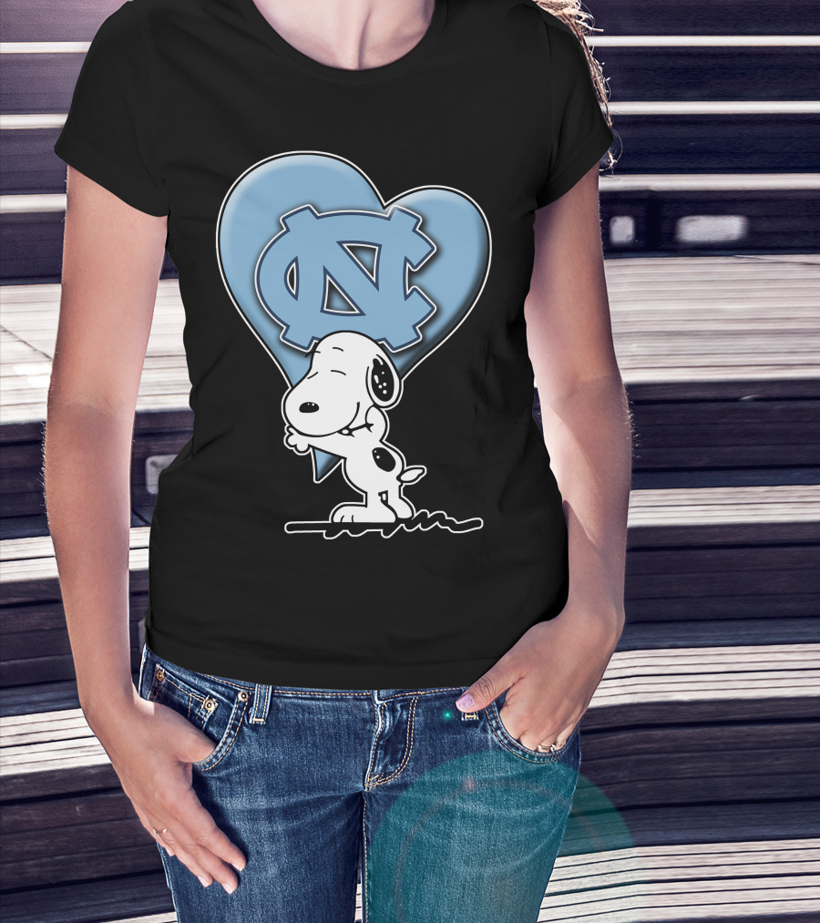 Snoopy Hugging North Carolina Tar Heels Logo Heart T-Shirt