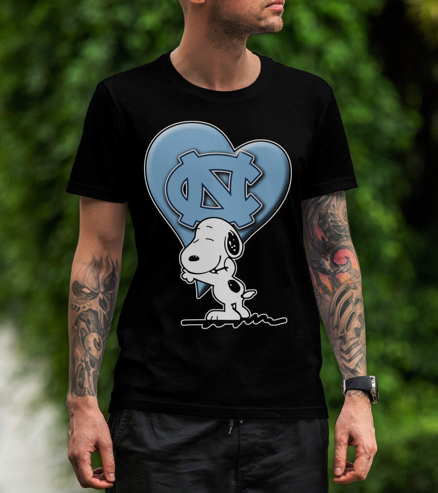 Snoopy Hugging North Carolina Tar Heels Logo Heart T-Shirt