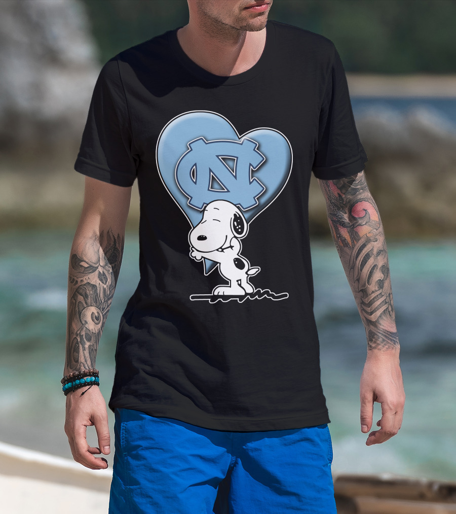 Snoopy Hugging North Carolina Tar Heels Logo Heart T-Shirt