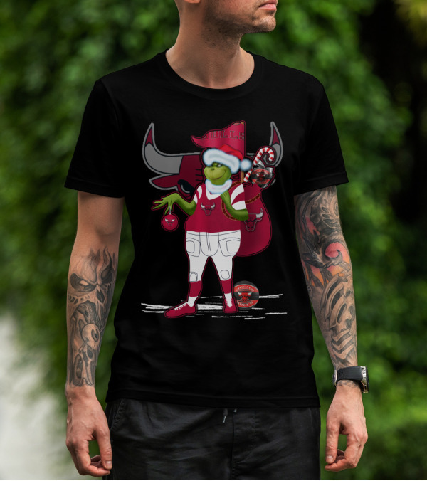 Grinchxmas Chicago Bulls Holiday Character With Santa Hat And Candy Cane T-Shirt
