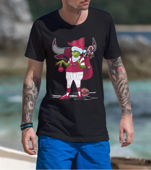 Grinchxmas Chicago Bulls Holiday Character With Santa Hat And Candy Cane T-Shirt