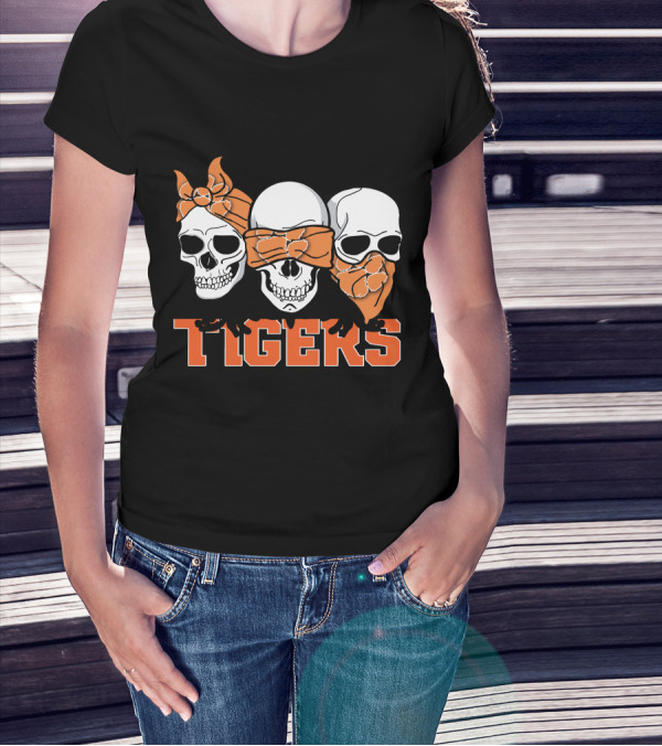 3 Skull Tigers Orange Bandanas T-Shirt