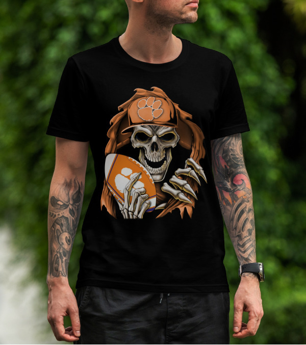 Skullbong Clemson Tigers Skeleton In Hat Holding Football T-Shirt