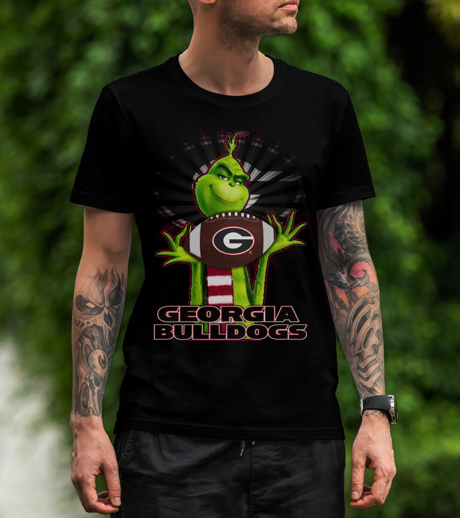 Grinch Holding Georgia Bulldogs Football T-Shirt