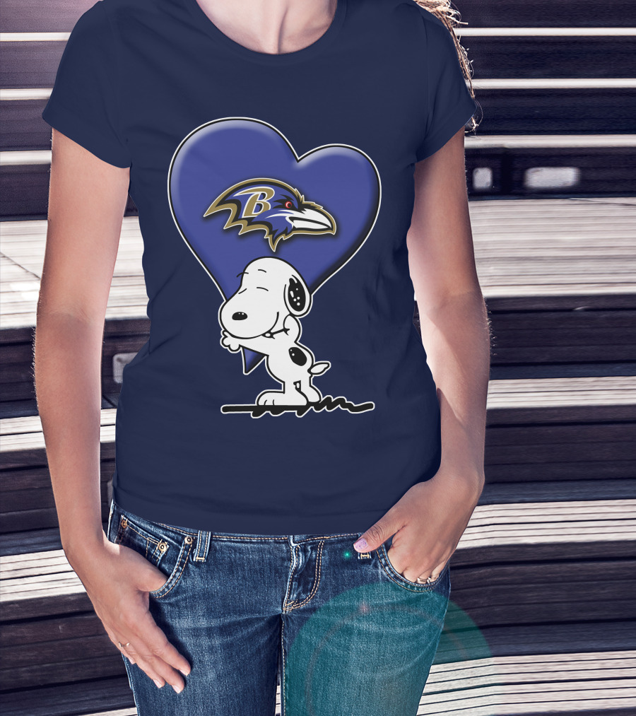 Snp V1 Baltimore Ravens Heart And Snoopy Hug T-Shirt