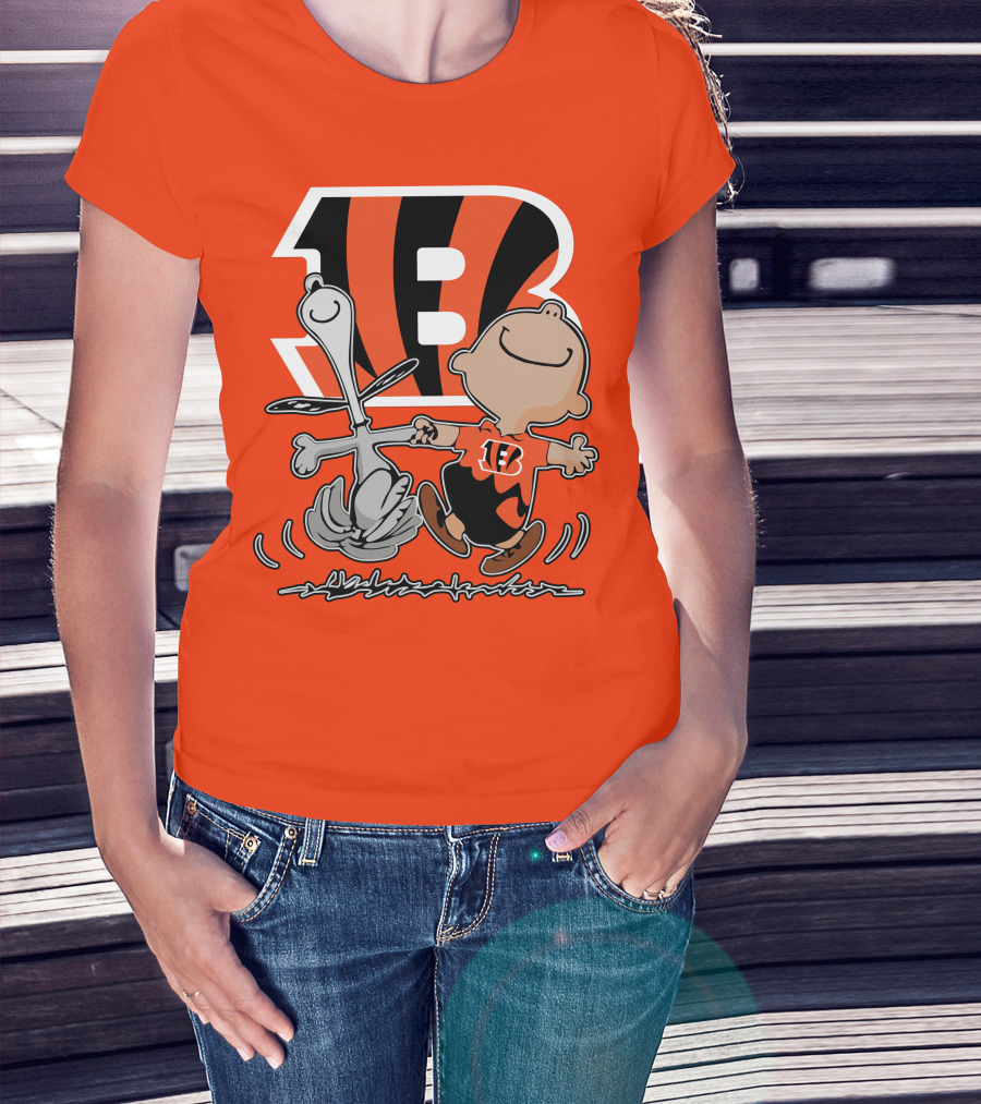 Cincinnati Bengals Peanuts Collaboration With Snoopy And Charlie Brown Dancing T-Shirt