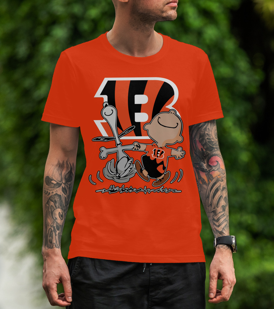 Cincinnati Bengals Peanuts Collaboration With Snoopy And Charlie Brown Dancing T-Shirt