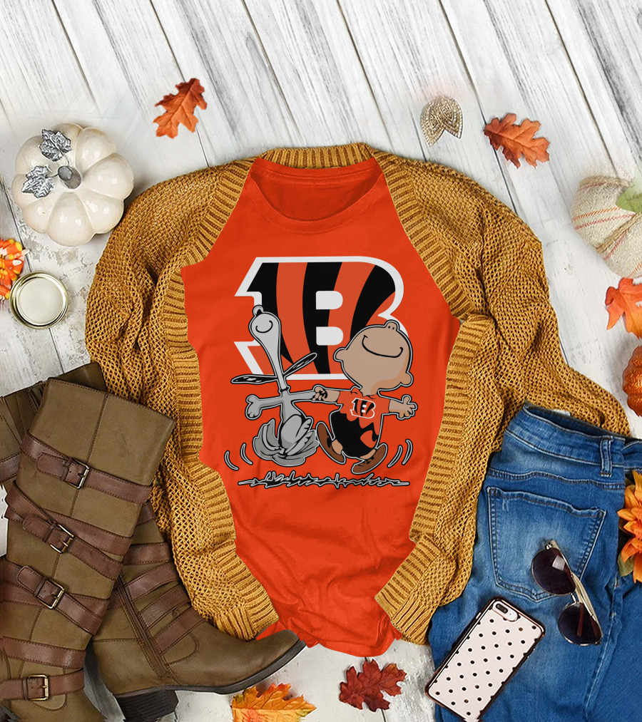 Cincinnati Bengals Peanuts Collaboration With Snoopy And Charlie Brown Dancing T-Shirt