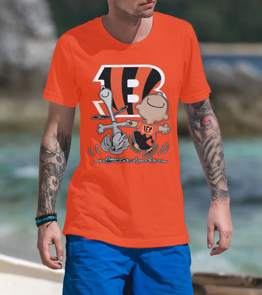 Cincinnati Bengals Peanuts Collaboration With Snoopy And Charlie Brown Dancing T-Shirt