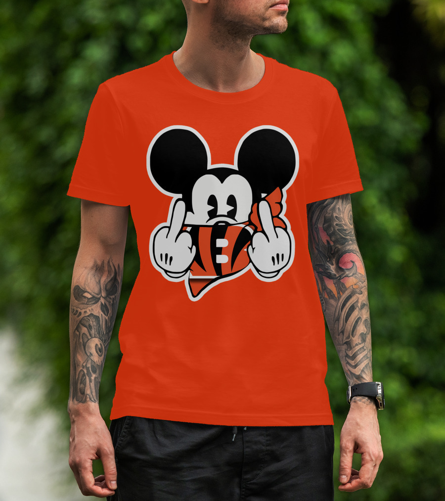 Cincinnati Bengals 29 Mickey Mouse Football Fan Gesture T-Shirt