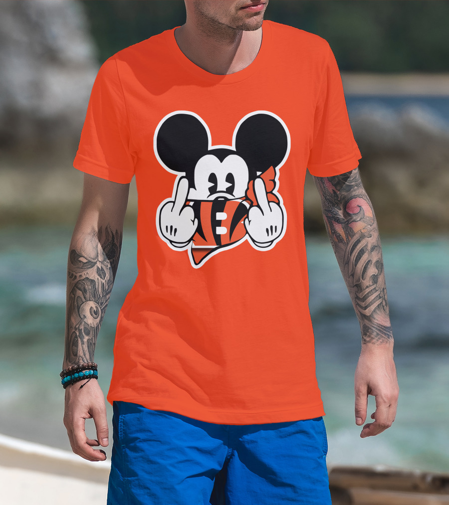 Cincinnati Bengals 29 Mickey Mouse Football Fan Gesture T-Shirt