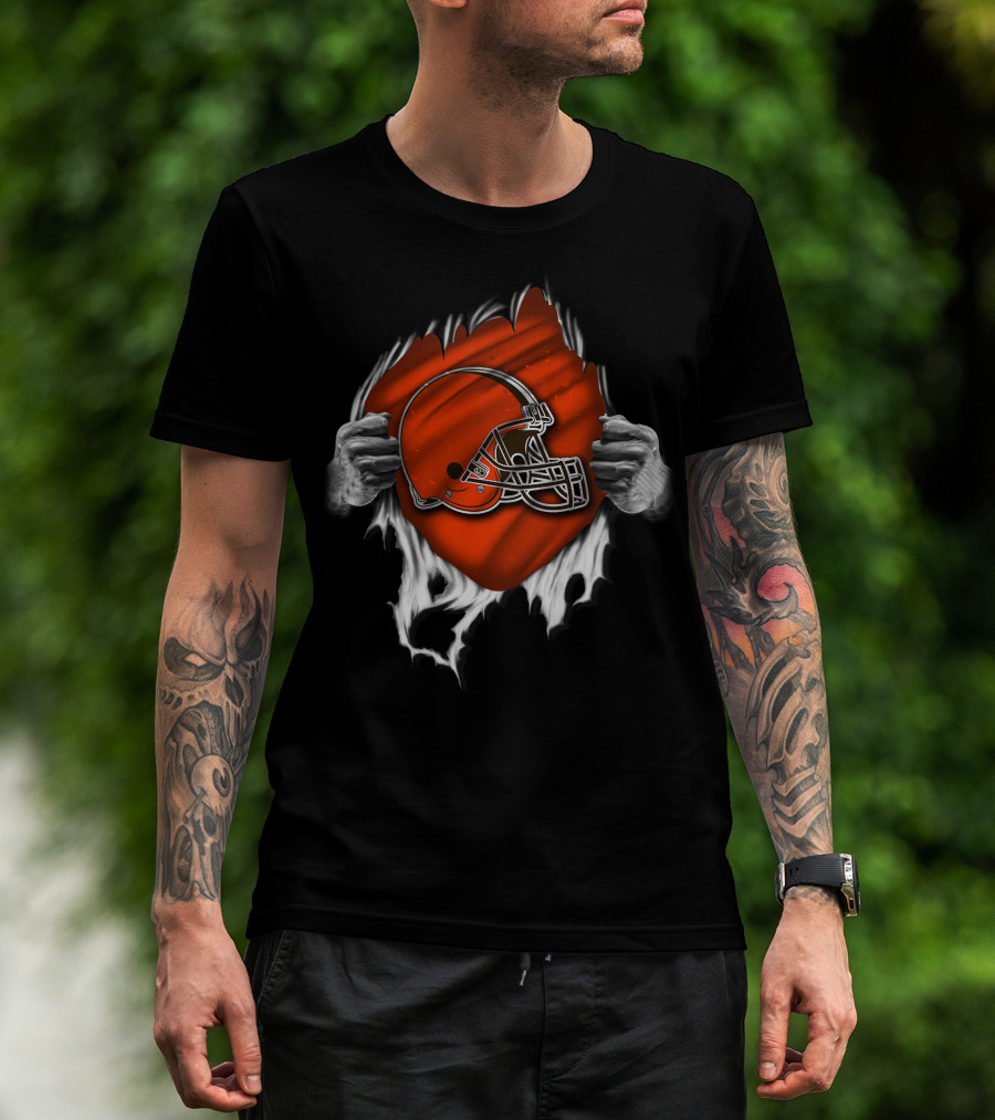 CLEVELAND BROWNS Torn Helmet Ripped T-Shirt