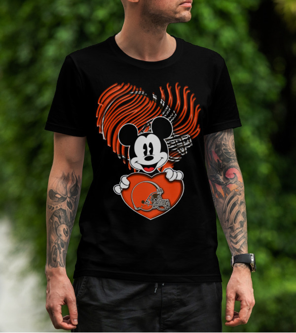 Mick Holding Cleveland Browns Heart Fingerprint Background T-Shirt