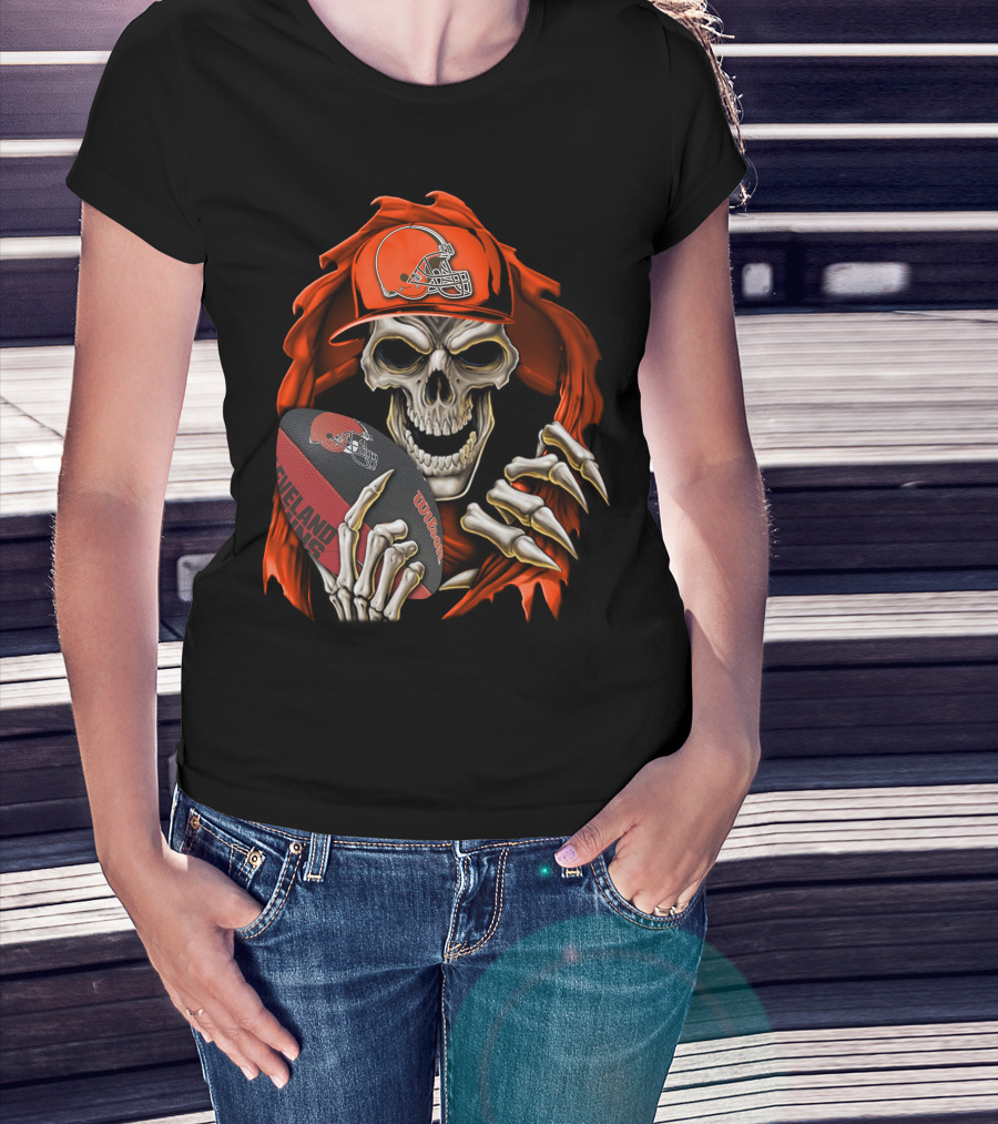 Skullbong Cleveland Browns Skeleton Holding Football T-Shirt