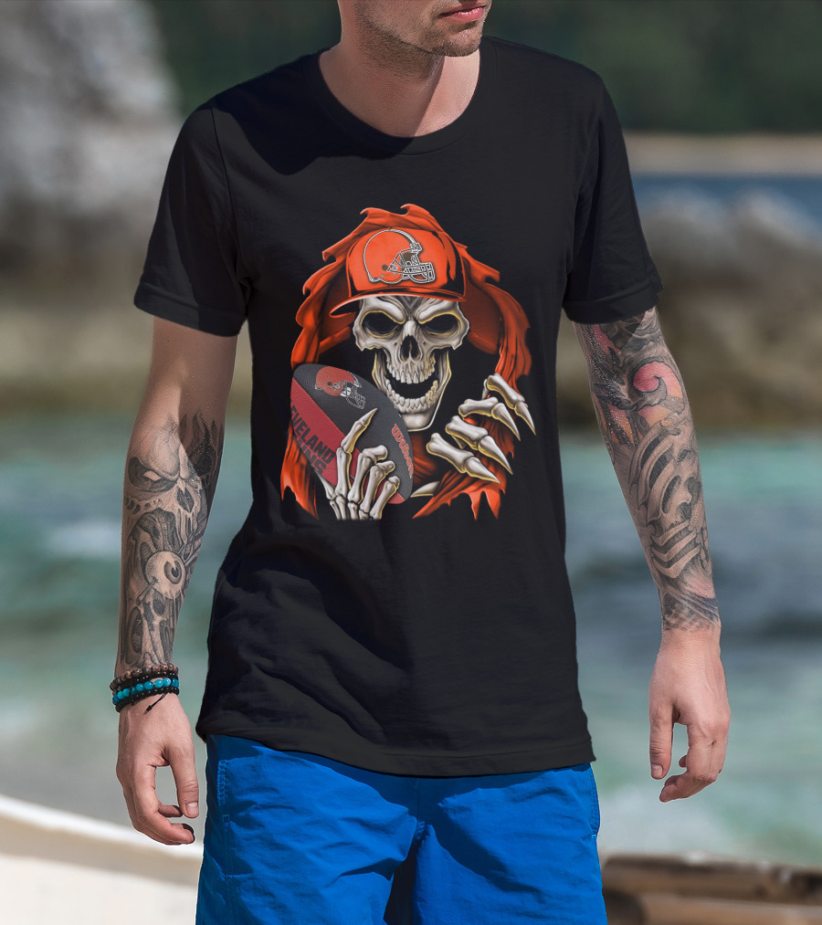 Skullbong Cleveland Browns Skeleton Holding Football T-Shirt